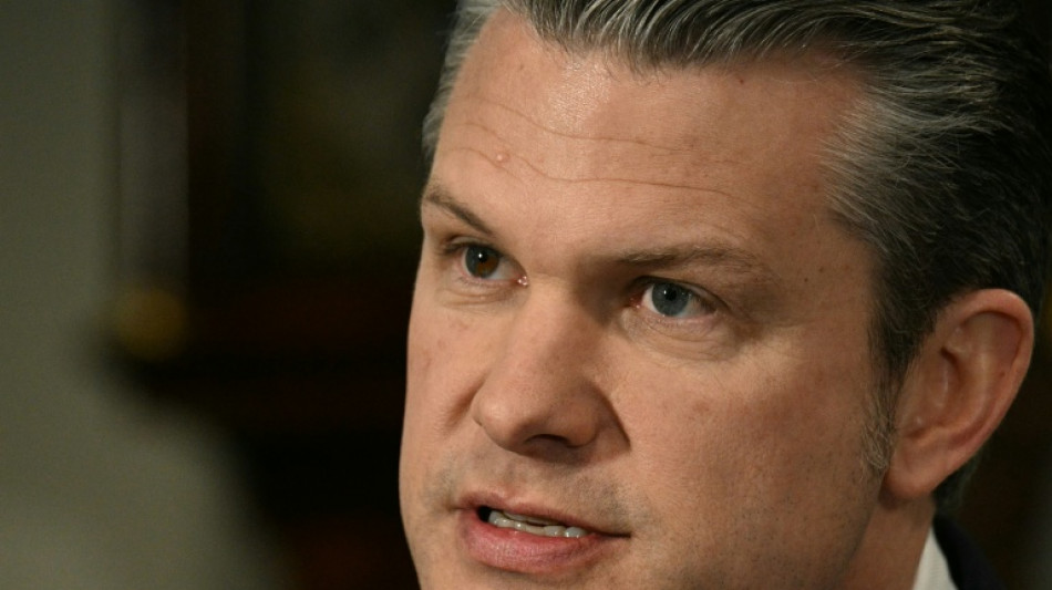 Congressistas dos EUA apresentam artigos de pedido de impeachment do chefe do Pent&aacute;gono