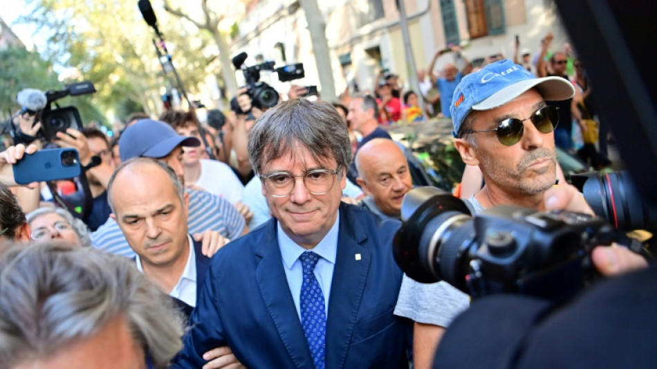 El independentista Carles Puigdemont reaparece brevemente en Espa&ntilde;a, pero se esfuma