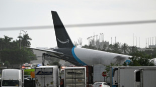 Avi&atilde;o de carga sai da pista e atinge ve&iacute;culos em Miami