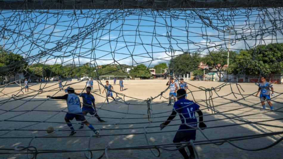 De la cancha de arena al Mundial: la ruta goleadora del colombiano Luis Su&aacute;rez