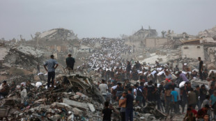 Gaza, vista do céu, é um território submerso na escuridão
