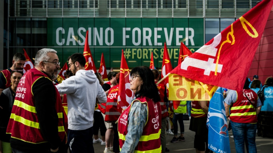 Report de charges, cessions: Casino s'active pour trouver des liquidit&eacute;s