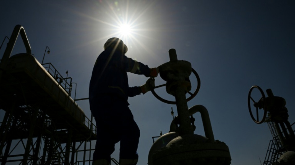 Oil prices sink as US and Iran pause strikes