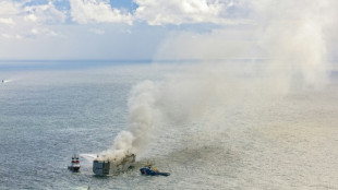 Brand an Bord von Autofrachter vor Ameland k&ouml;nnte noch "Tage dauern"