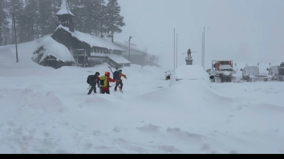 Nueve esquiadores est&aacute;n desaparecidos tras una avalancha en California