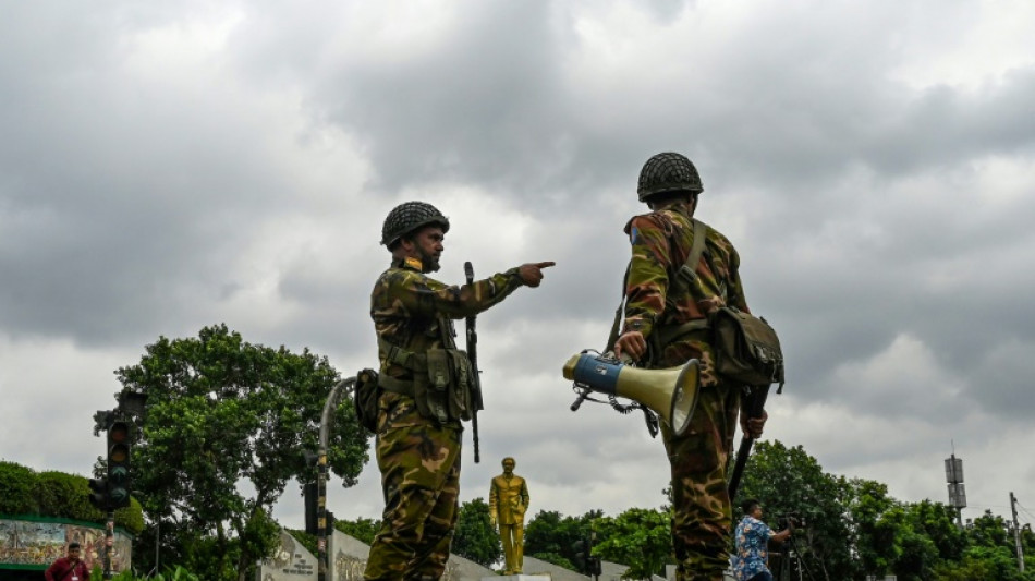 Pol&iacute;cia dispara contra manifestantes em Bangladesh, onde ex&eacute;rcito foi mobilizado
