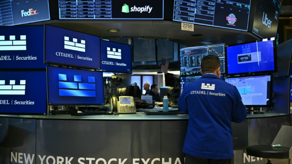 Wall Street ouvre proche de l'&eacute;quilibre, soulag&eacute;e par les chiffres de l'emploi