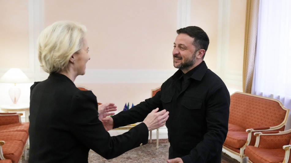 Von der Leyen a Zelensky, 'l'Ue avrà un ruolo sulla pace'