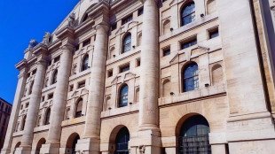 Borsa: Milano cede (-1,8%), banche e Prysmian sotto pressione