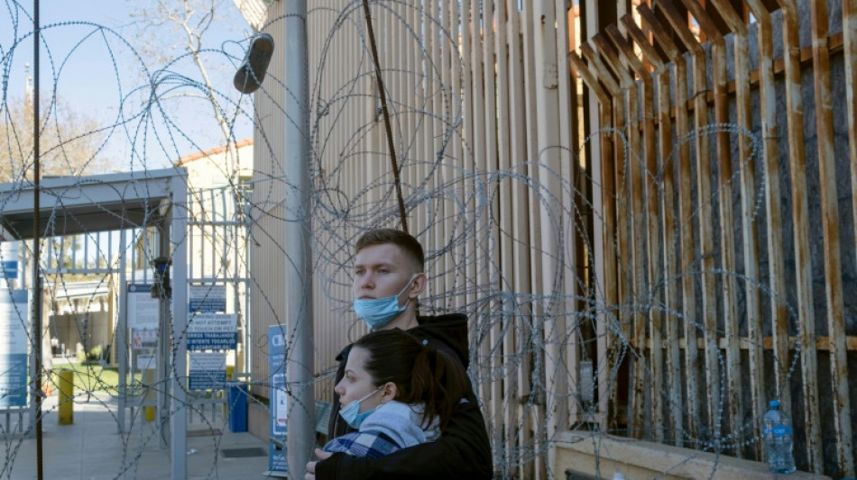 A 10.000 km de Kiev, des r&eacute;fugi&eacute;s ukrainiens bloqu&eacute;s aux portes des Etats-Unis au Mexique
