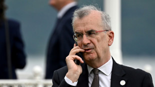 Tutelle du FMI: "nous n'en sommes pas là", dit le gouverneur de la Banque de France