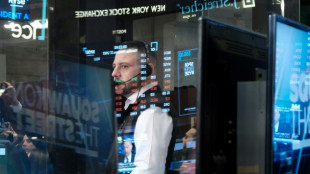 Wall Street bouscul&eacute;e par Disney et de nouveau par les banques r&eacute;gionales