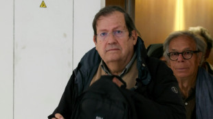 Soup&ccedil;ons d'emploi fictif au Canard encha&icirc;n&eacute;: relaxe pour deux ex-dirigeants, un ancien dessinateur et sa compagne